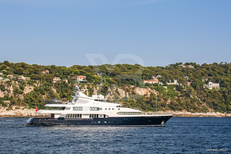Samar yacht exterior 8