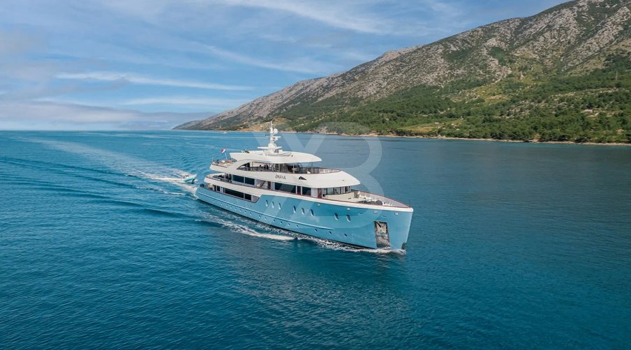 Ohana yacht exterior 7