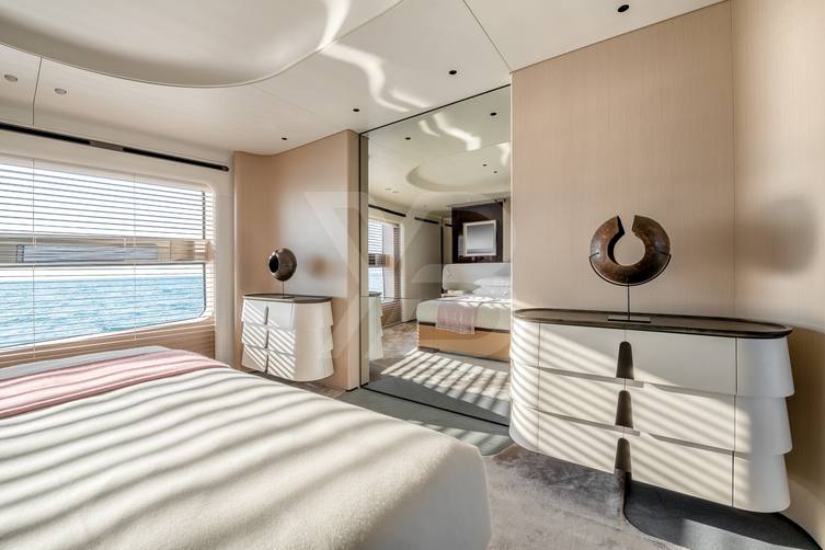 Tanelorn yacht interior 35
