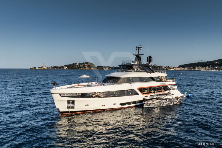 Alluria yacht exterior 8