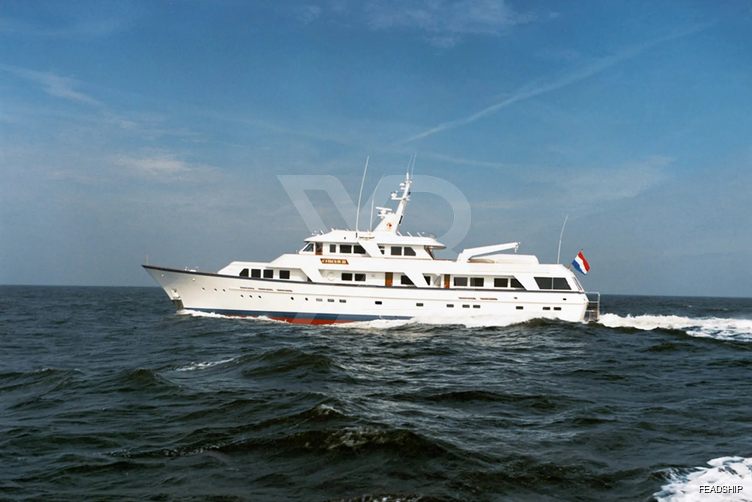 A2 yacht exterior 13