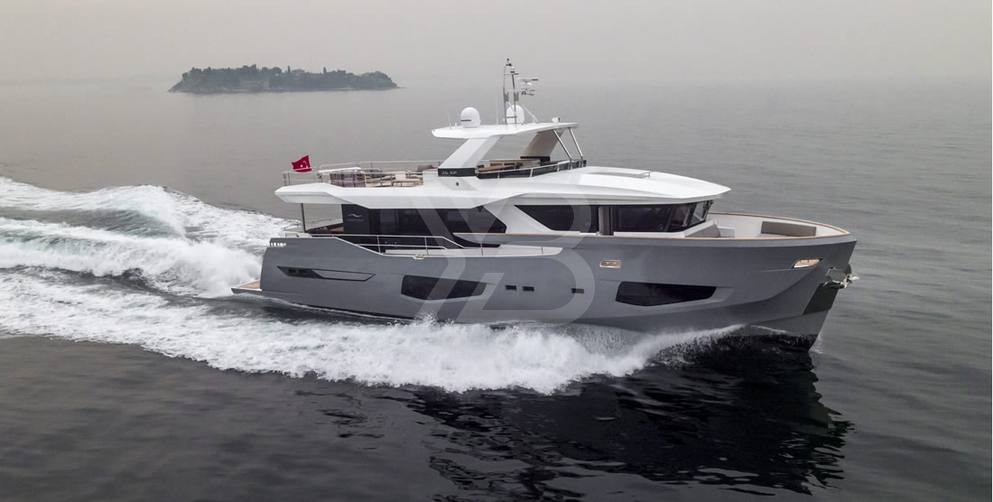 Gioia yacht exterior 2