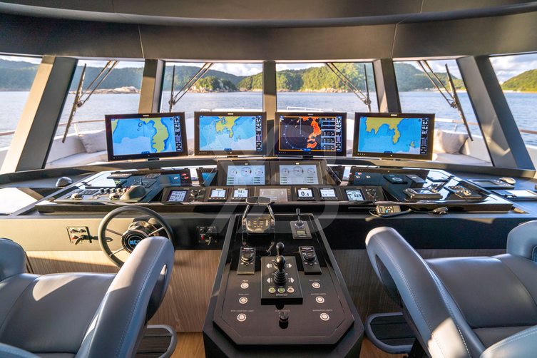 Queen Tati yacht interior 33