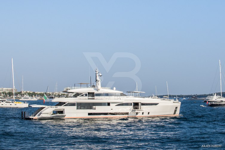 Stern yacht exterior 2