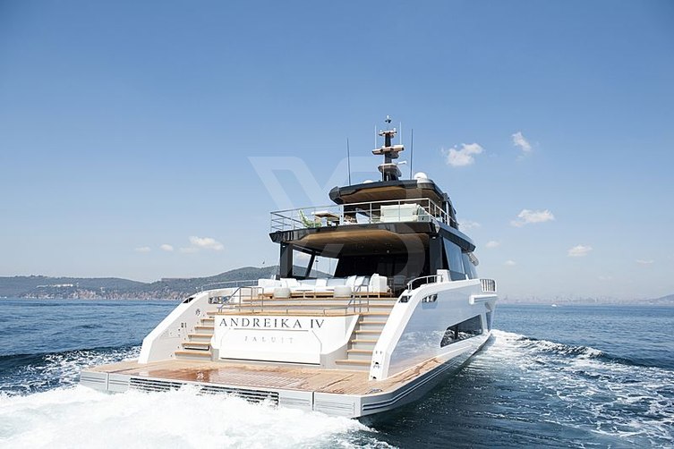 Saint V yacht exterior 5