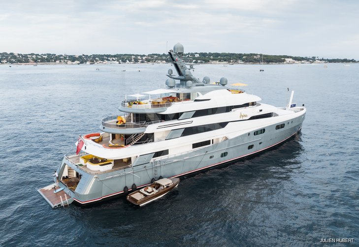 Aviva yacht exterior 5