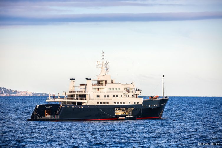 Bleu De Nimes yacht exterior 4