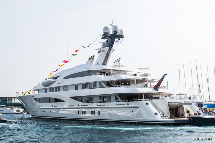 Gigia yacht exterior 12