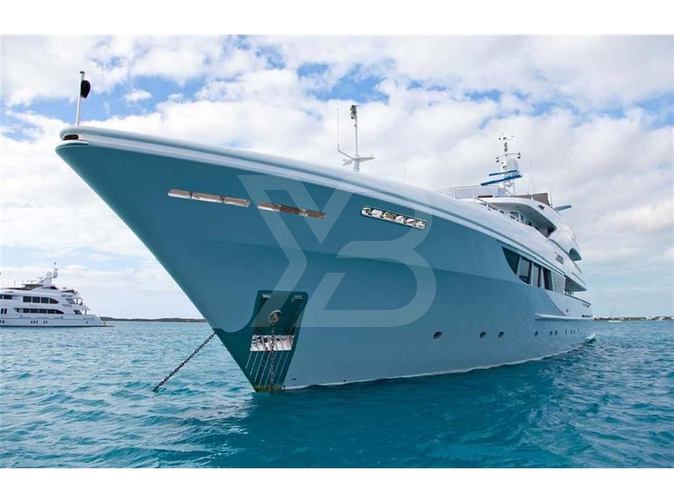 Latitude yacht exterior 3