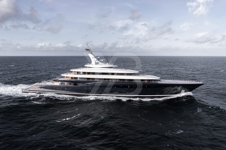 Breakthrough yacht exterior 41
