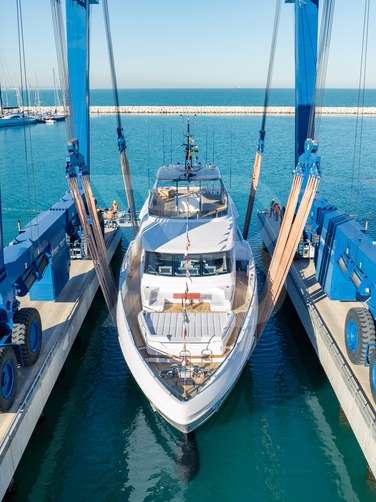 Pufferfish yacht exterior 3