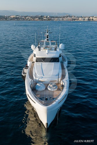 Timeless yacht exterior 29