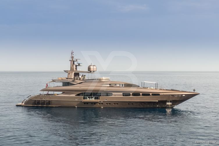 Mrs L yacht exterior 15