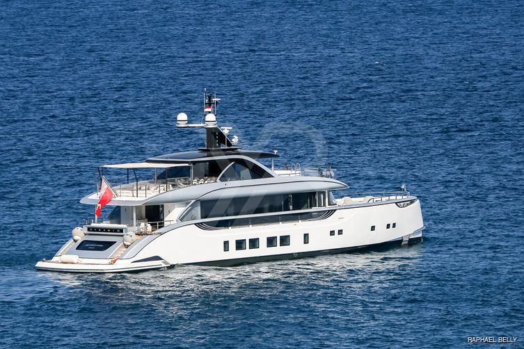 Spring yacht exterior 4
