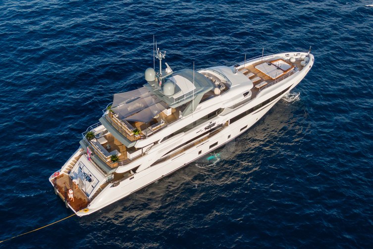 Oid yacht exterior 4