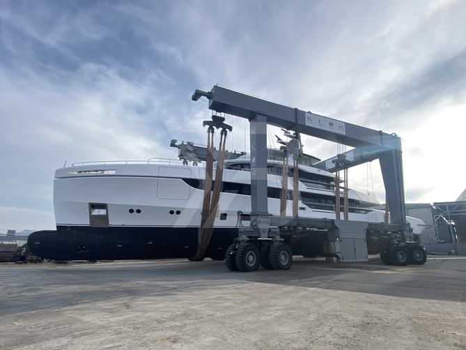 Acqua Chiara yacht exterior 3