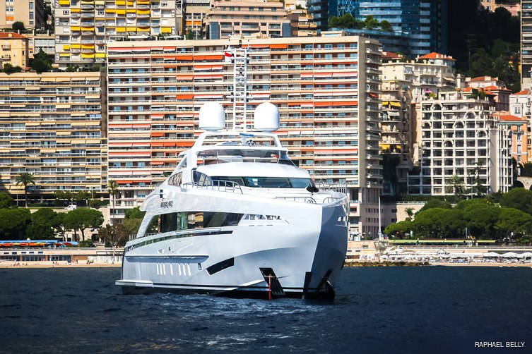 Amore Mio yacht exterior 3