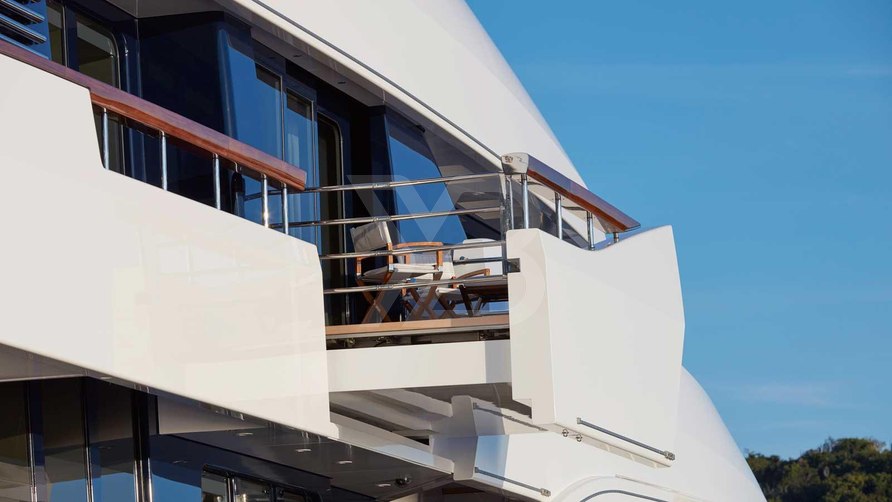 Endeavour 2 yacht exterior 4