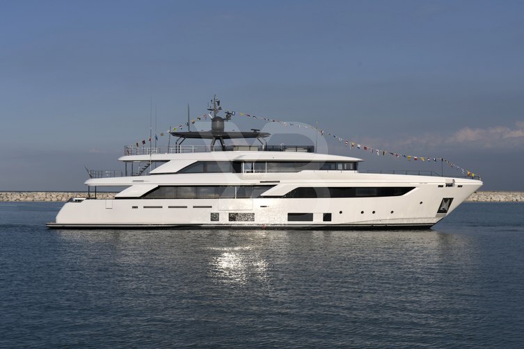 Nimir yacht exterior 2