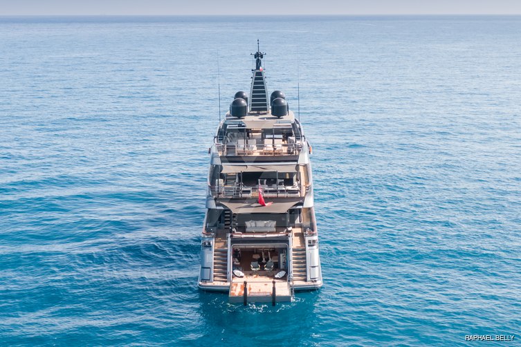 Fifty yacht exterior 6