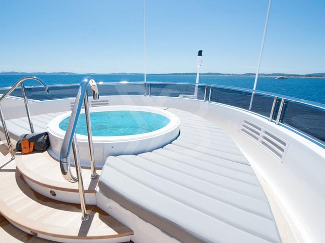 Aqua Libra yacht exterior 4
