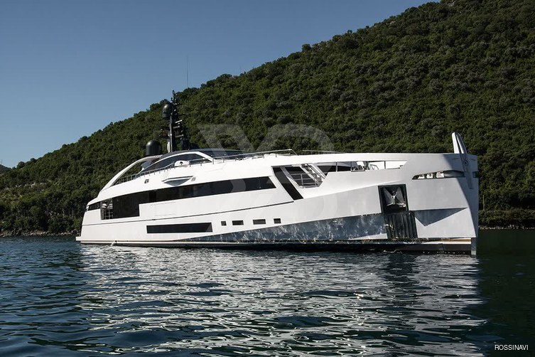 Aurora yacht exterior 2