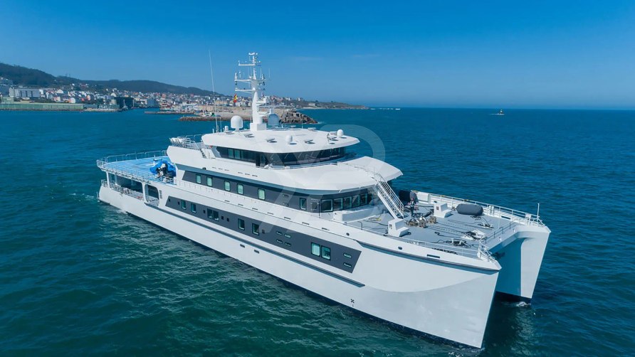 Wayfinder yacht exterior 3