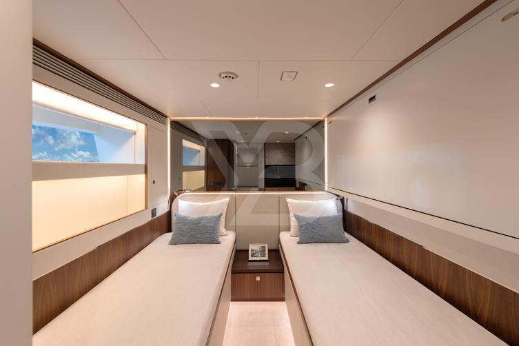 Horizon FD100 /911 yacht interior 11