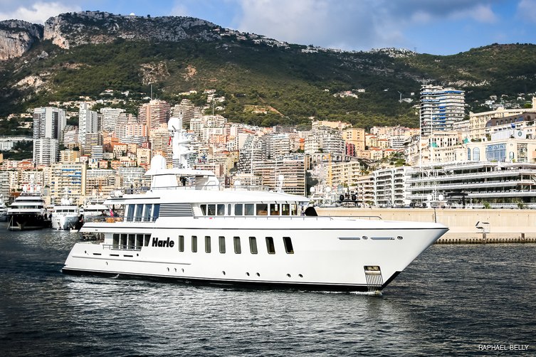 Harle yacht exterior 10