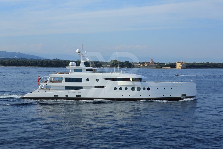 Madame Kate yacht exterior 2