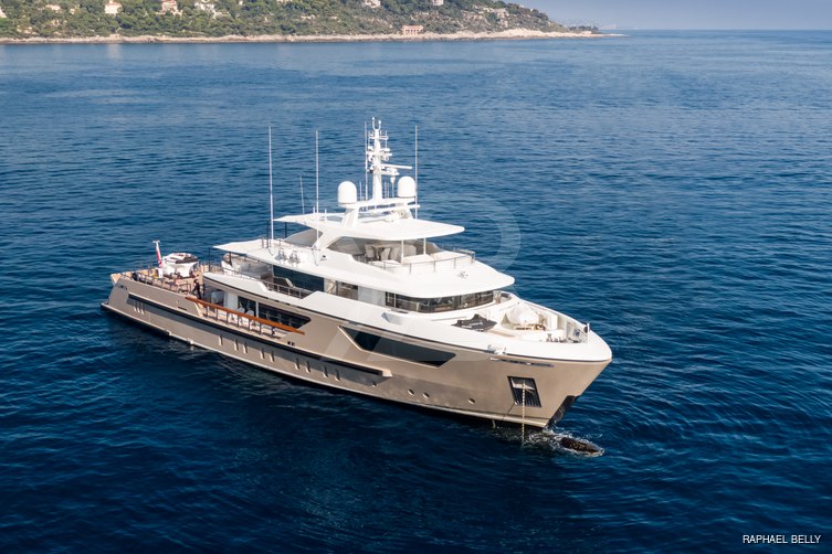 Lars yacht exterior 8