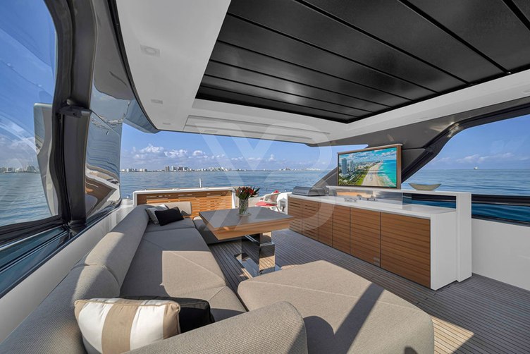 Juju yacht interior 4