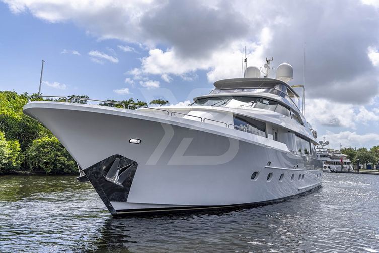 Simplicity yacht exterior 3