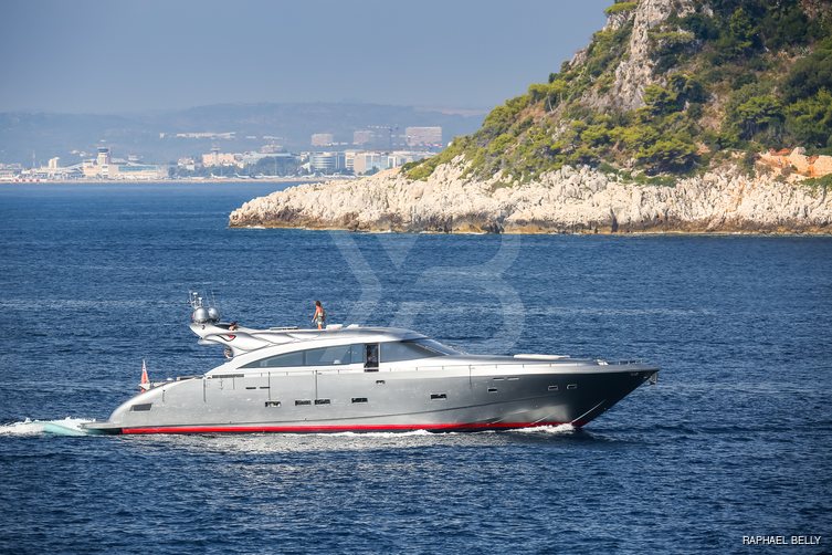 Reveil yacht exterior 2
