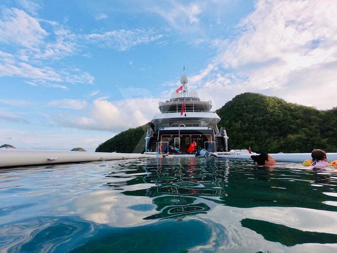 Lady Azul yacht exterior 20