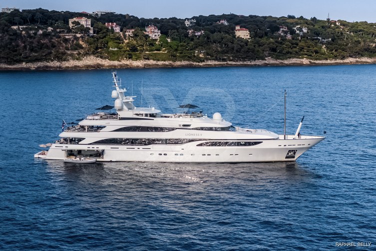 Lioness V yacht exterior 17