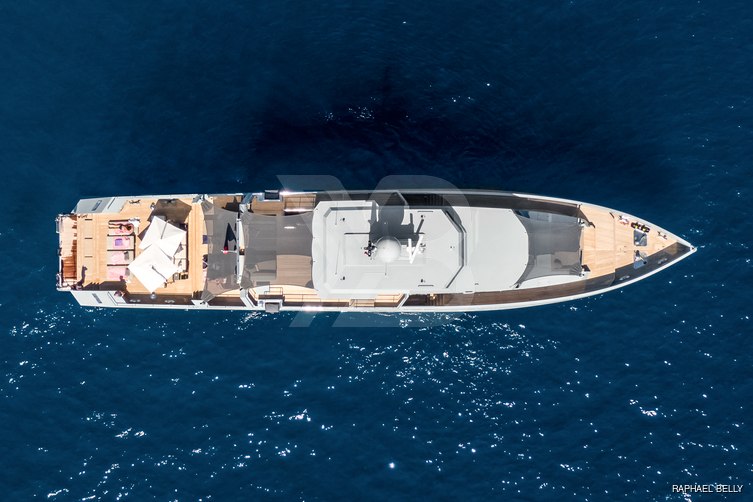 Cyclone yacht exterior 5