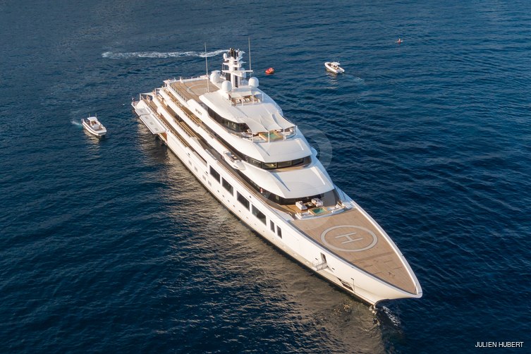 Infinity yacht exterior 12