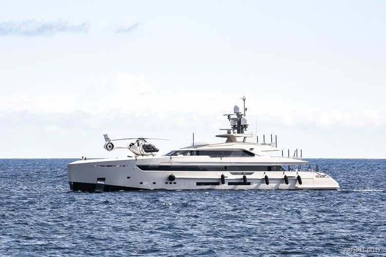 SP1 yacht exterior 2