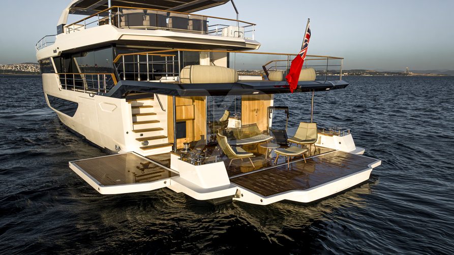 Tuccini yacht exterior 31
