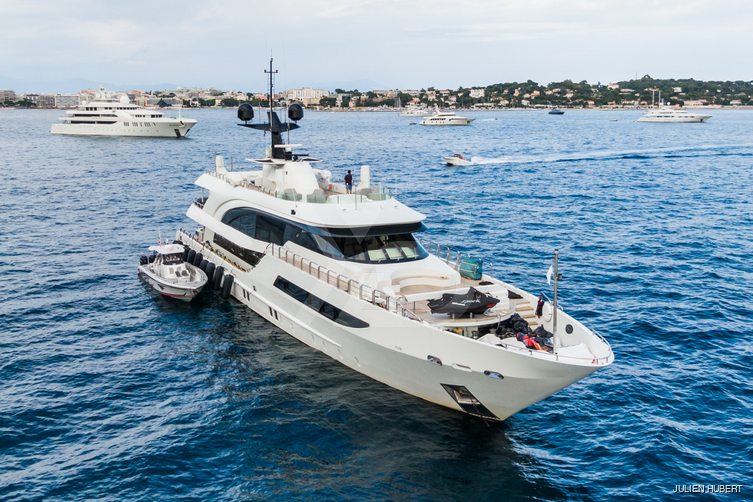 Hallo yacht exterior 7