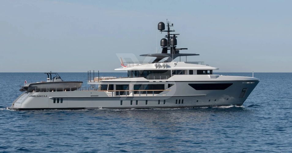 Para Bellum yacht exterior 2
