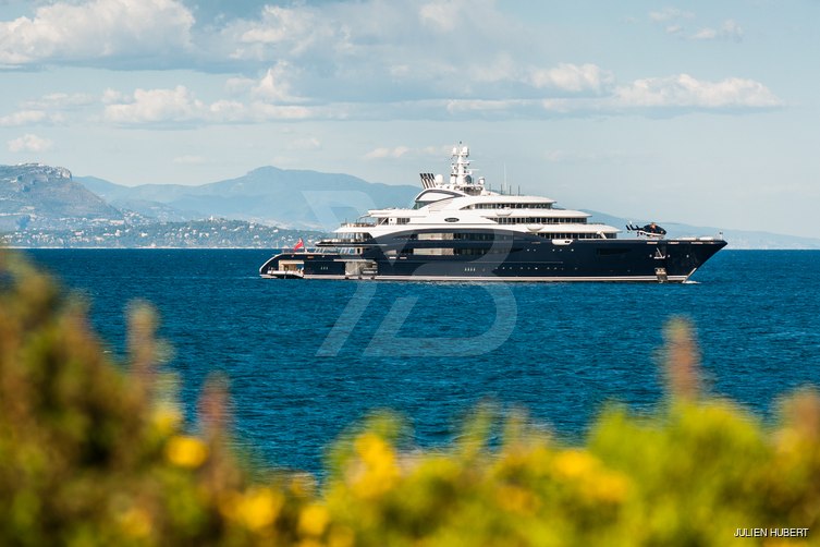 Serene yacht exterior 37