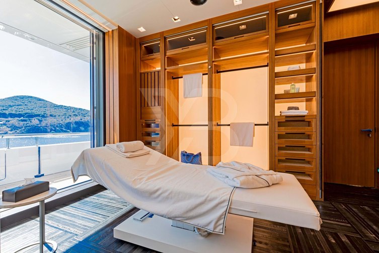 Luminosity yacht interior 38