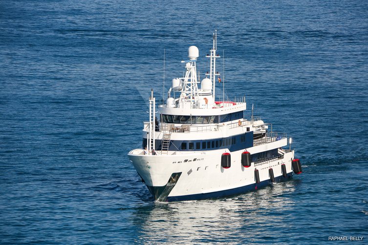 Tribu yacht exterior 13