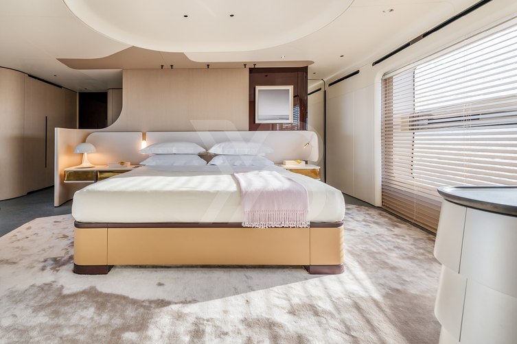 Shabby yacht interior 19