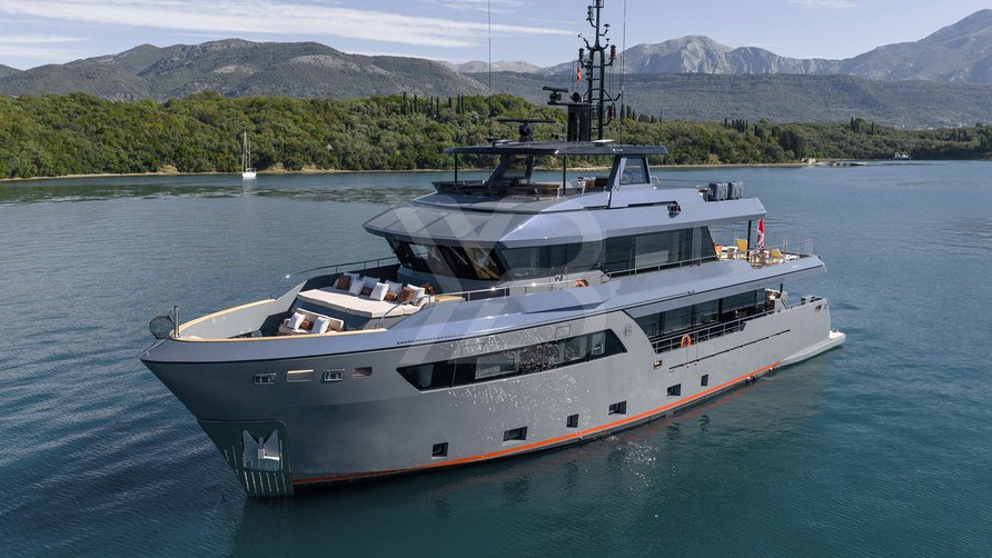 Haze² yacht exterior 21