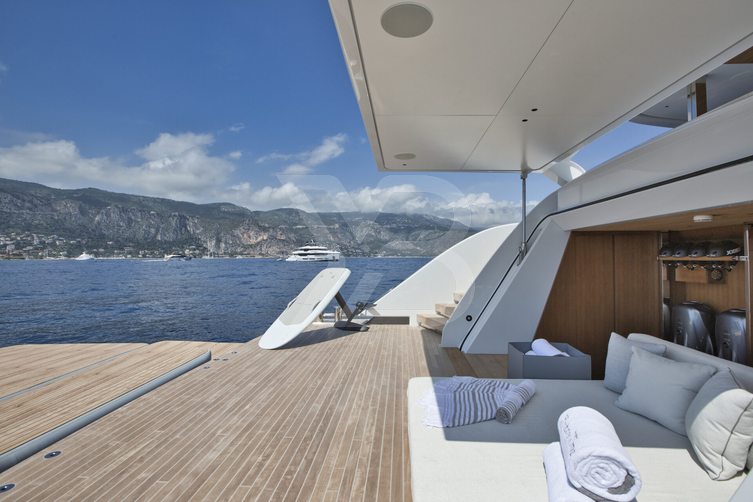 Extra Time yacht exterior 34