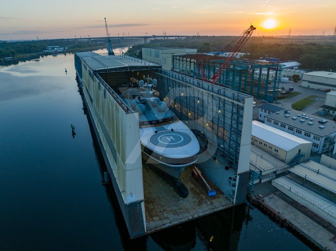 Project Cosmos yacht exterior 15
