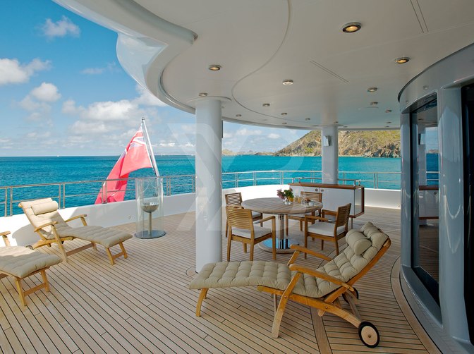 Vive la Vie yacht exterior 15